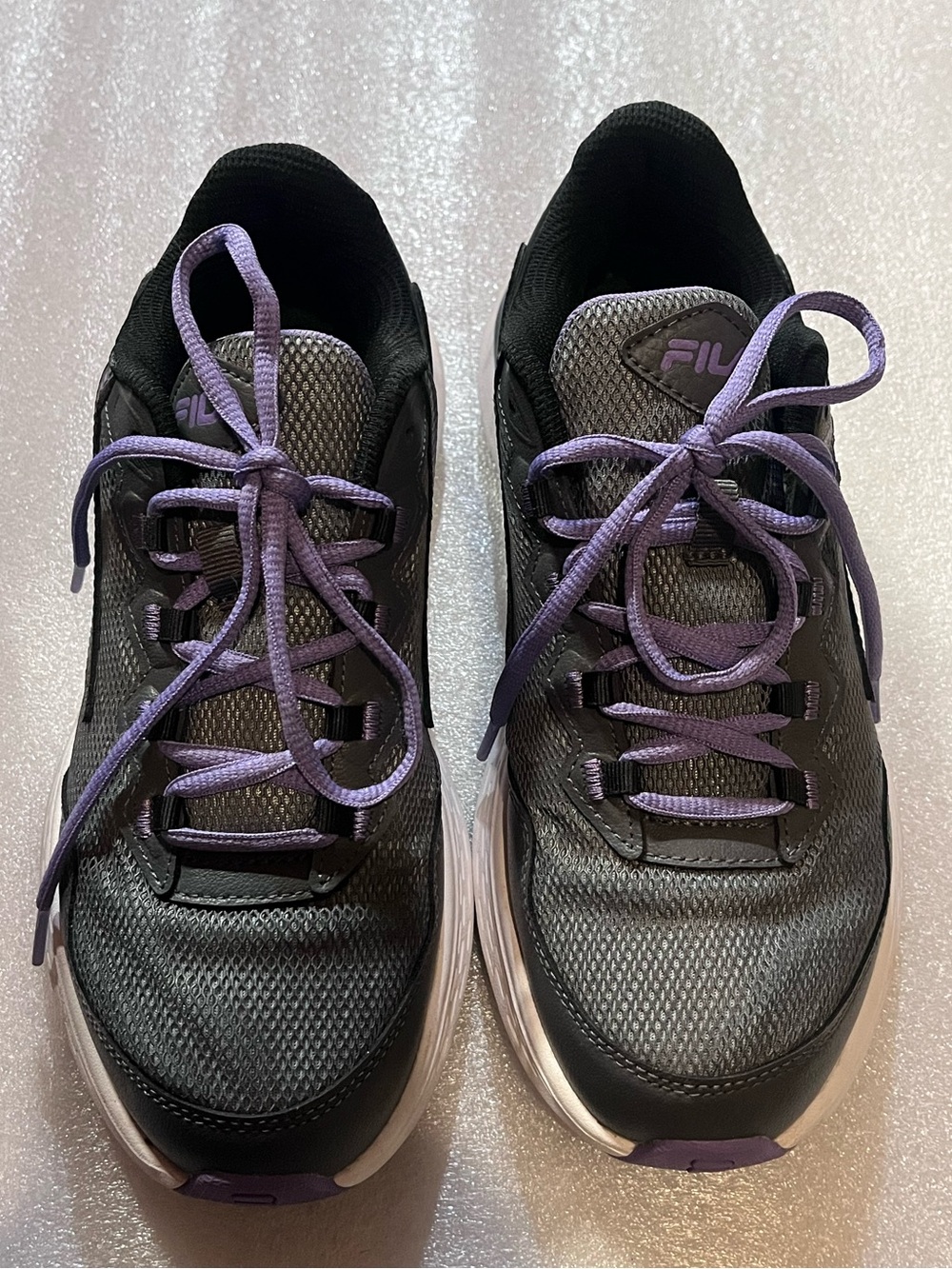 Fila Women's Gray Sneakers with Purple Laces Size 8